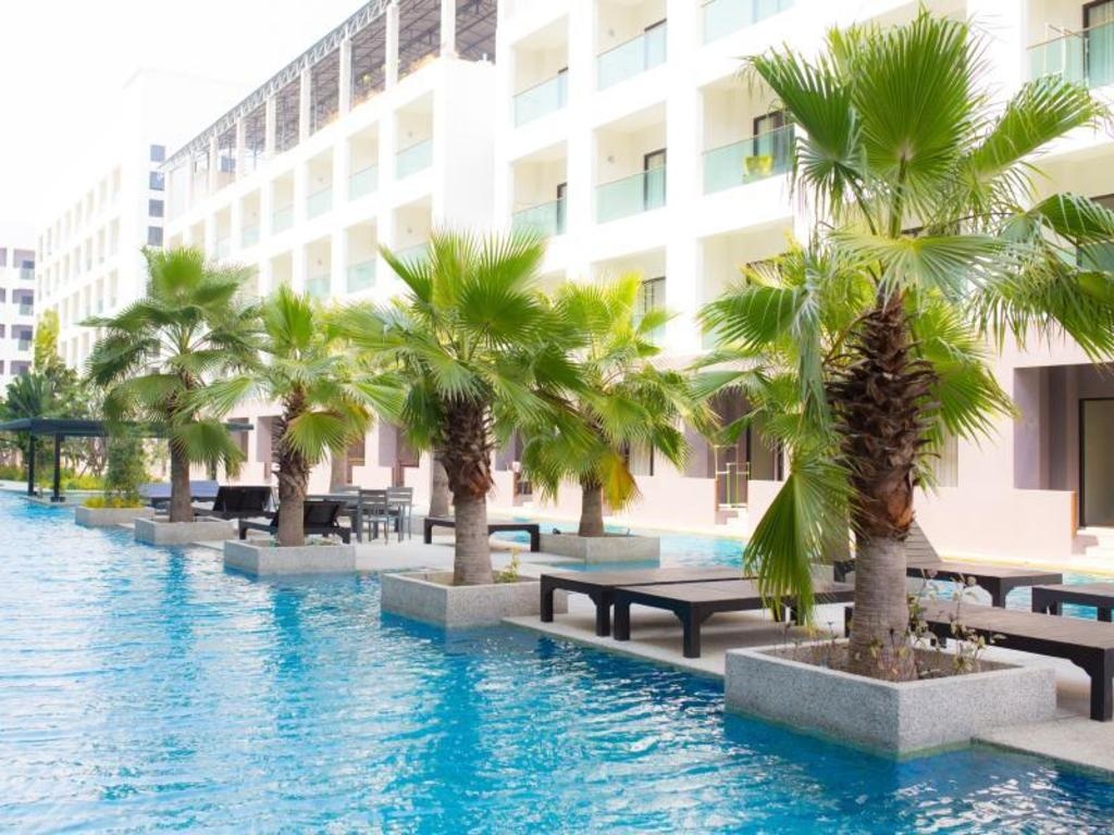 Woraburi Pattaya Resort SpafacilitiesSwimming Pool Outdoor4