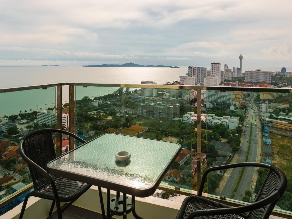 Dusit Grand Condo ViewfacilitiesBalconyterrace5