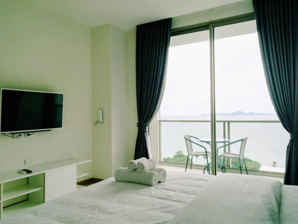 The Riviera Wong A Mat Beach By TH Stayroomsrooms Image 11