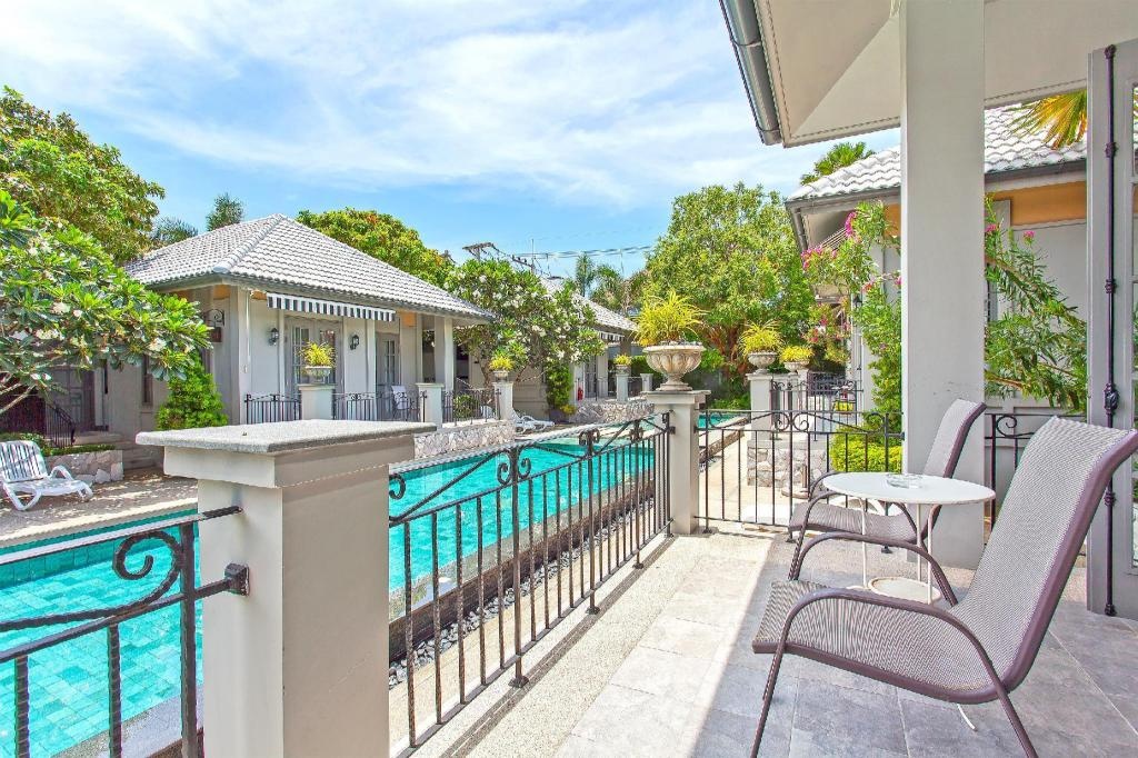 Pattaya Retreat Pool Villas 12 Bedroom Sleeps 24facilitiesBalconyterrace19