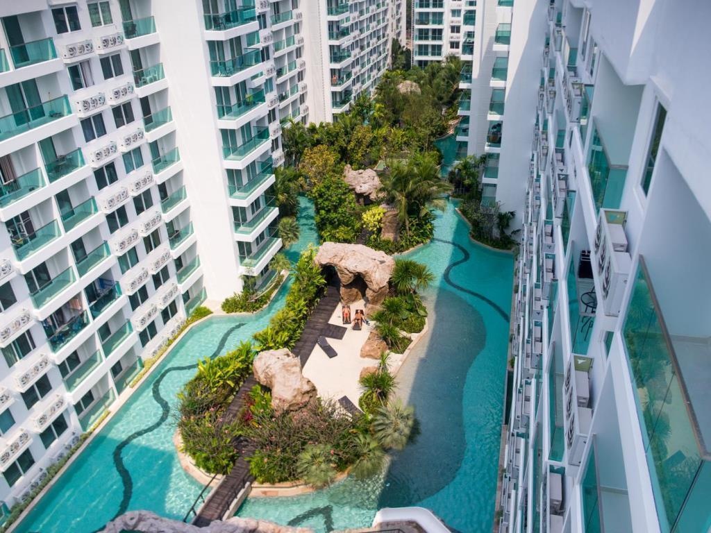Pool View Condowith Perfect Familypropertyviewspropertyviews Image 11