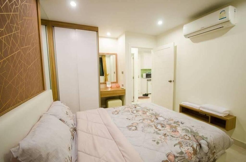Pool View Condowith Perfect Familyroomsrooms Image 11