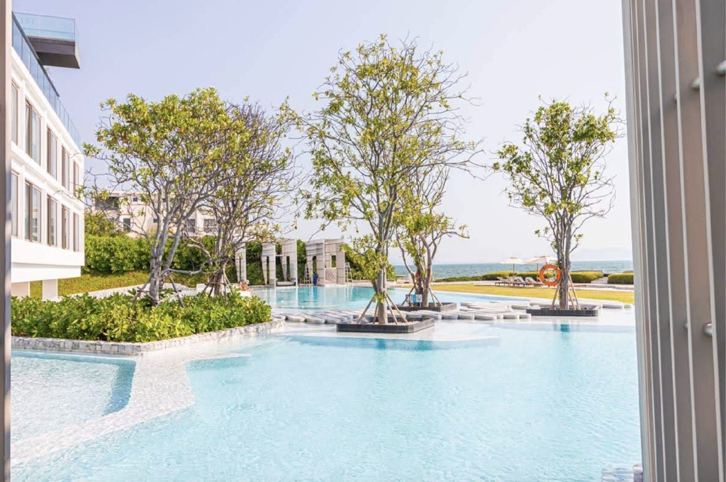 Fantastic 2BR Seaview Luxury Veranda ResidencefacilitiesSwimming Pool Outdoor8