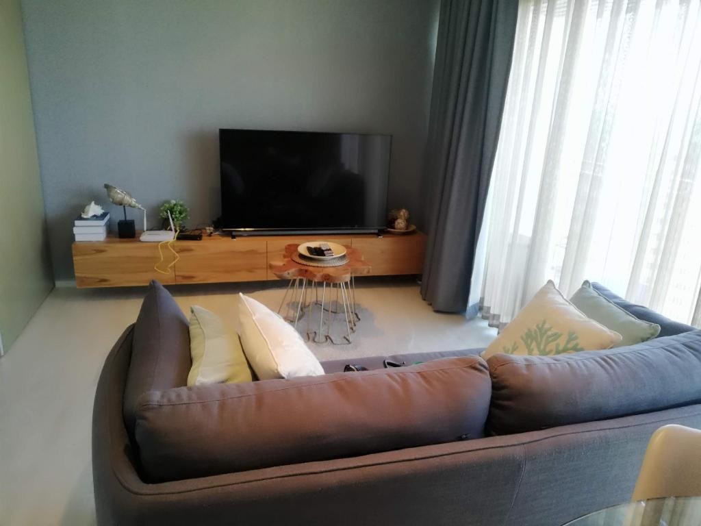Fantastic 2BR Seaview Luxury Veranda ResidencepropertyviewsInterior View7