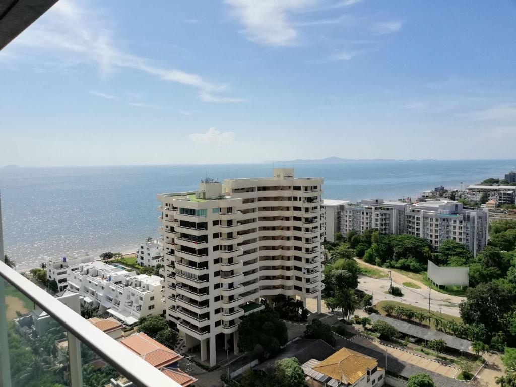 Fantastic 2BR Seaview Luxury Veranda ResidencepropertyviewsView4