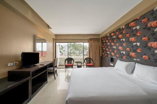 Welcome Plaza HotelroomsSuperior City View With Breakfast Bed4