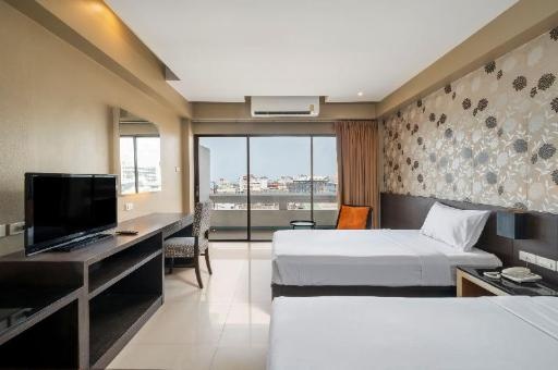 Welcome Plaza HotelroomsSuperior City View With Breakfast Bed6