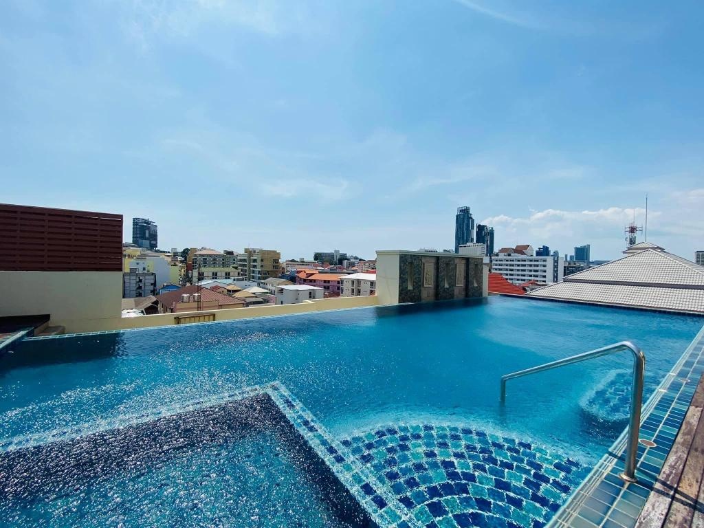 D Xpress ApartmentfacilitiesSwimming Pool2