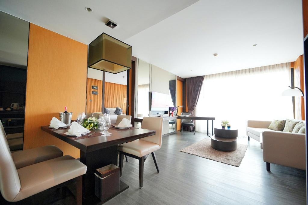 The Siamese Hotel Pattaya By PCLroomsDeluxe Suite With Balcony Separate Living Room9
