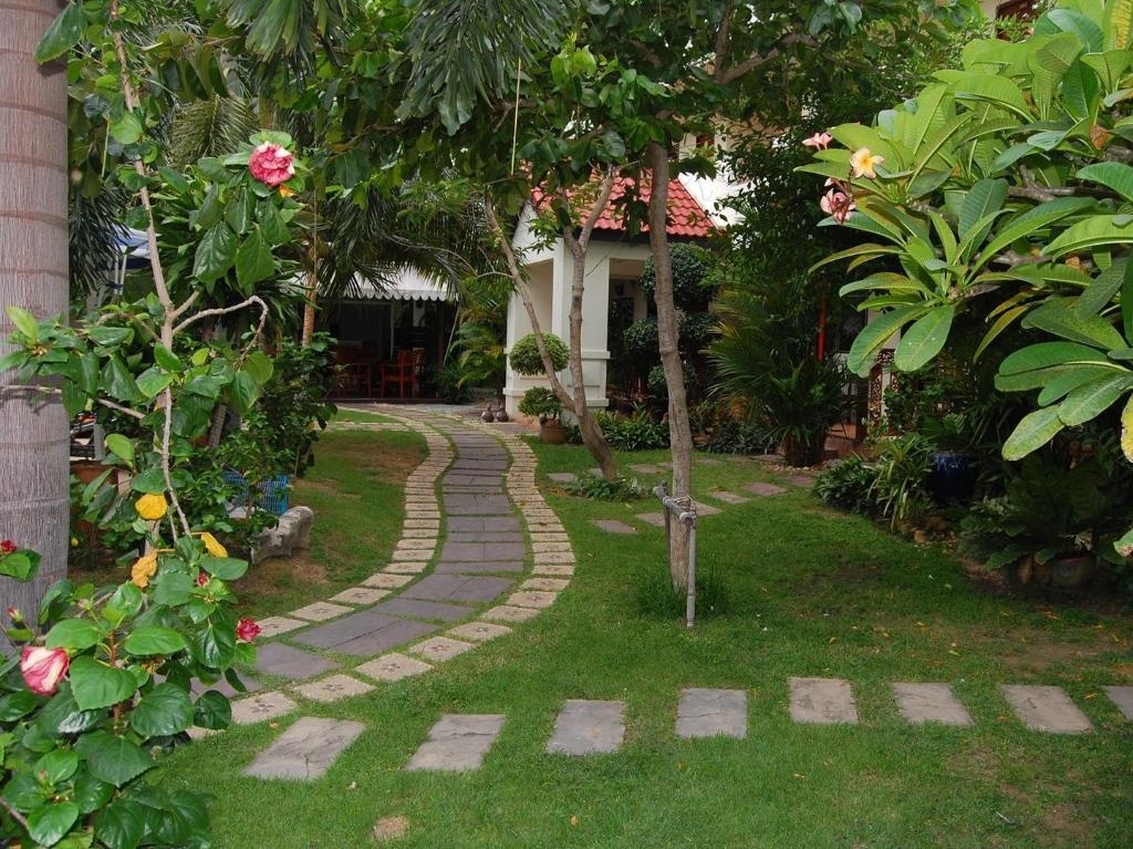Sirikarn Residence And Luxury ApartmentsfacilitiesGarden11