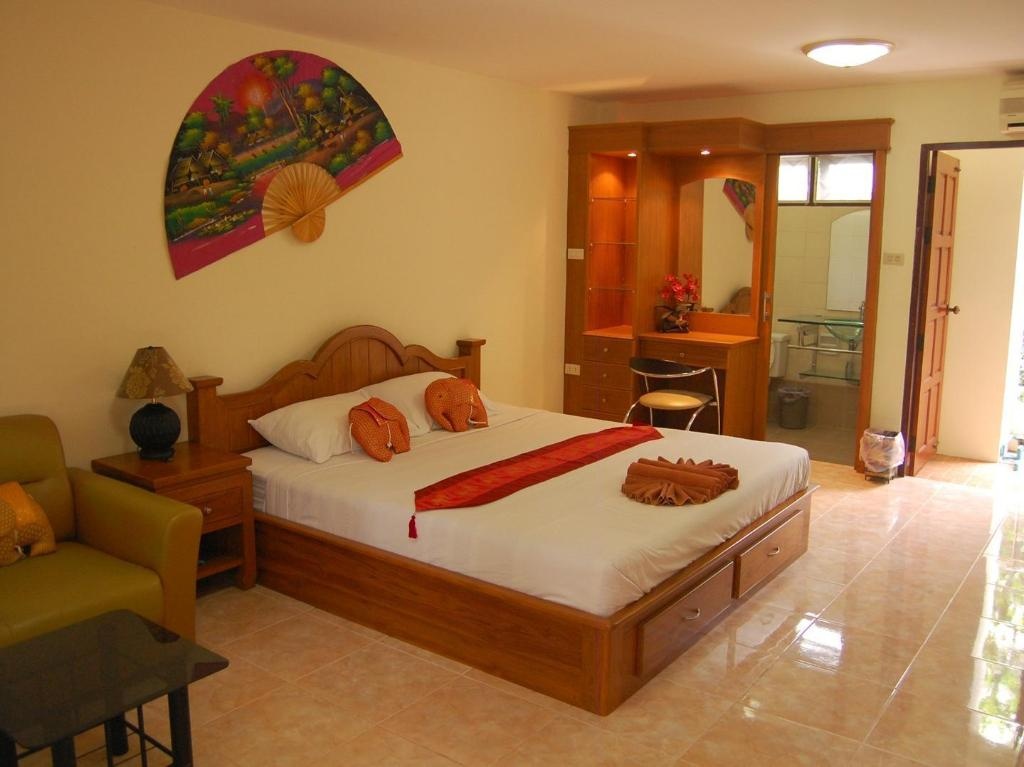 Sirikarn Residence And Luxury ApartmentsroomsDeluxe With Kitchen3