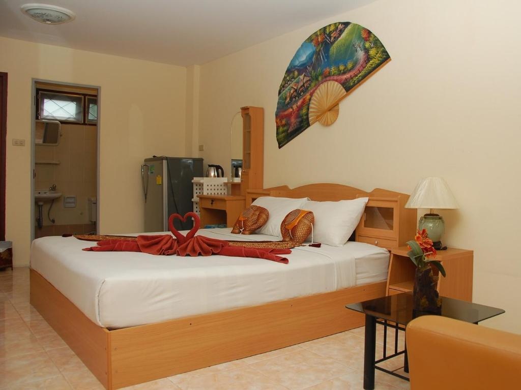 Sirikarn Residence And Luxury ApartmentsroomsStandard Guestroom5