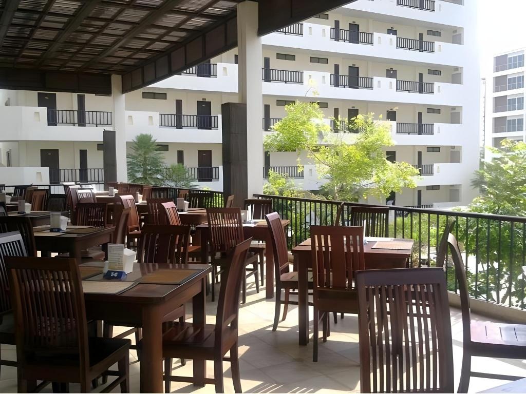 Wongamat Privacy By Good Luck ApartmentsdiningRestaurant1