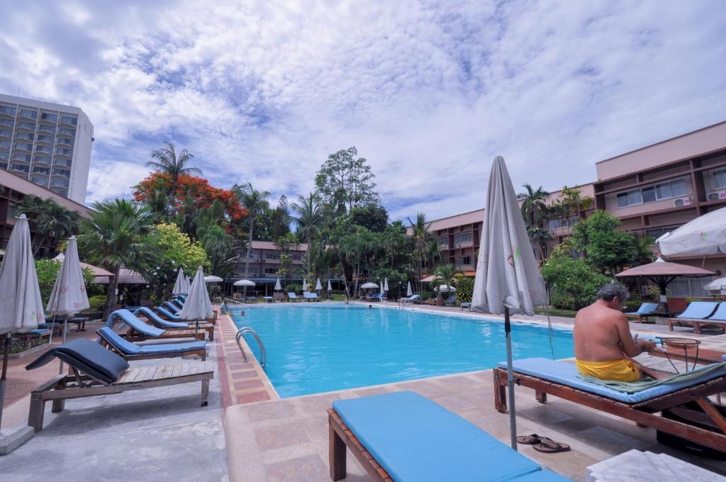 Basaya Beach Hotel ResortfacilitiesSwimming Pool5