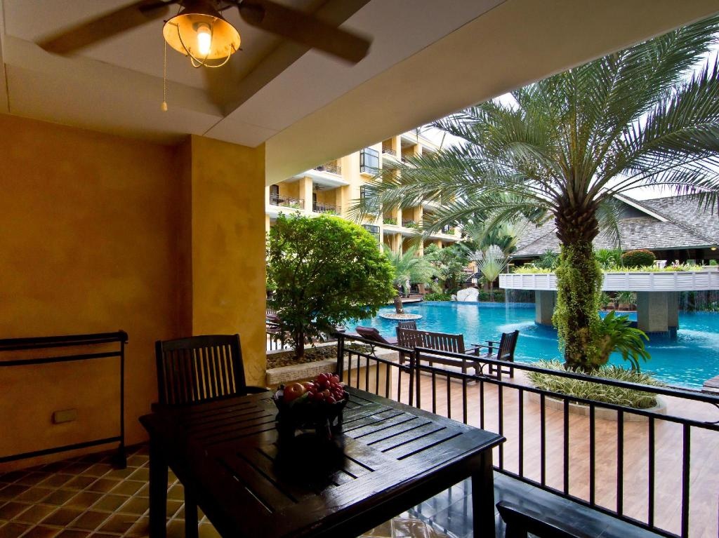 LK Mantra Pura Resort PattayafacilitiesBalconyterrace2