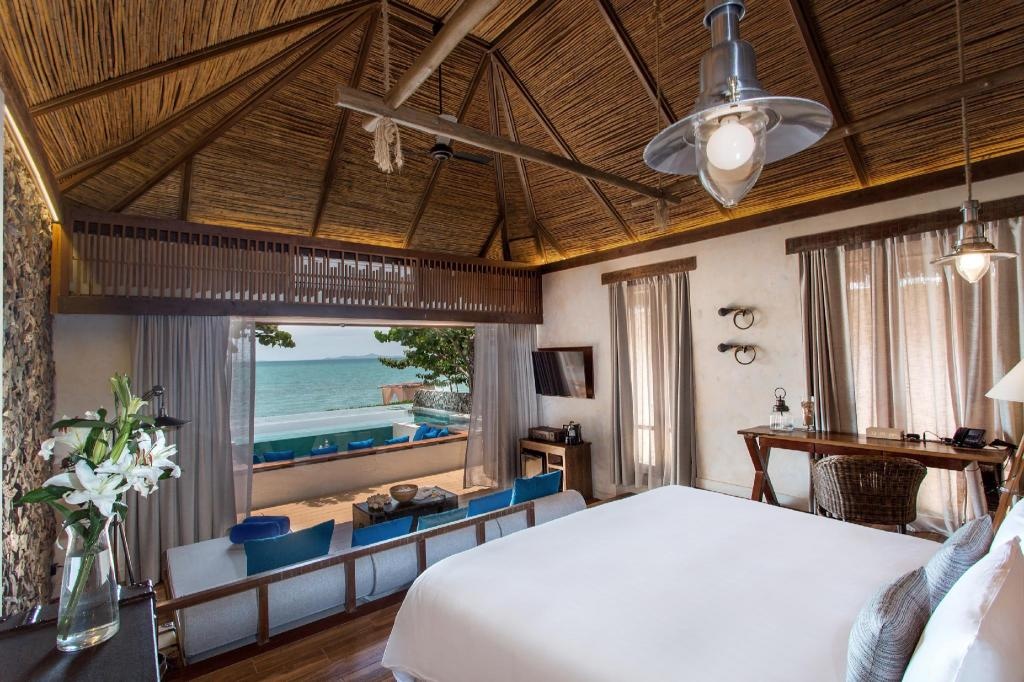 U Pattaya HotelroomsBeachfront Pool Villa Bed6
