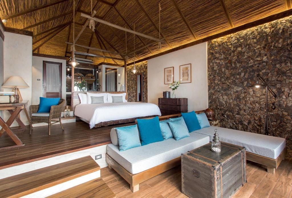 U Pattaya HotelroomsBeachfront Pool Villa Guestroom3