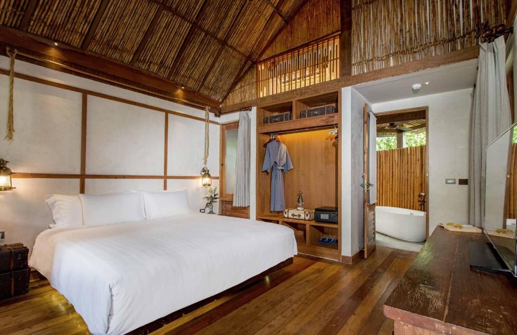 U Pattaya HotelroomsGarden Villa Bedroom8