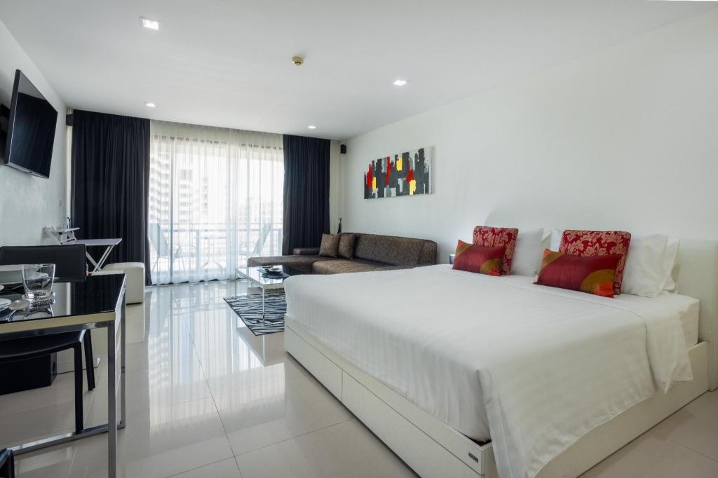 Citismart Luxury ApartmentsroomsStudio With Balcony Bedroom5