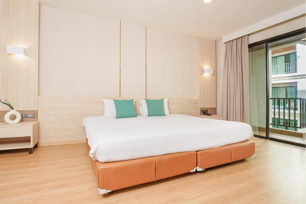 Mike Garden Resort Hotelroomsrooms Image 1515