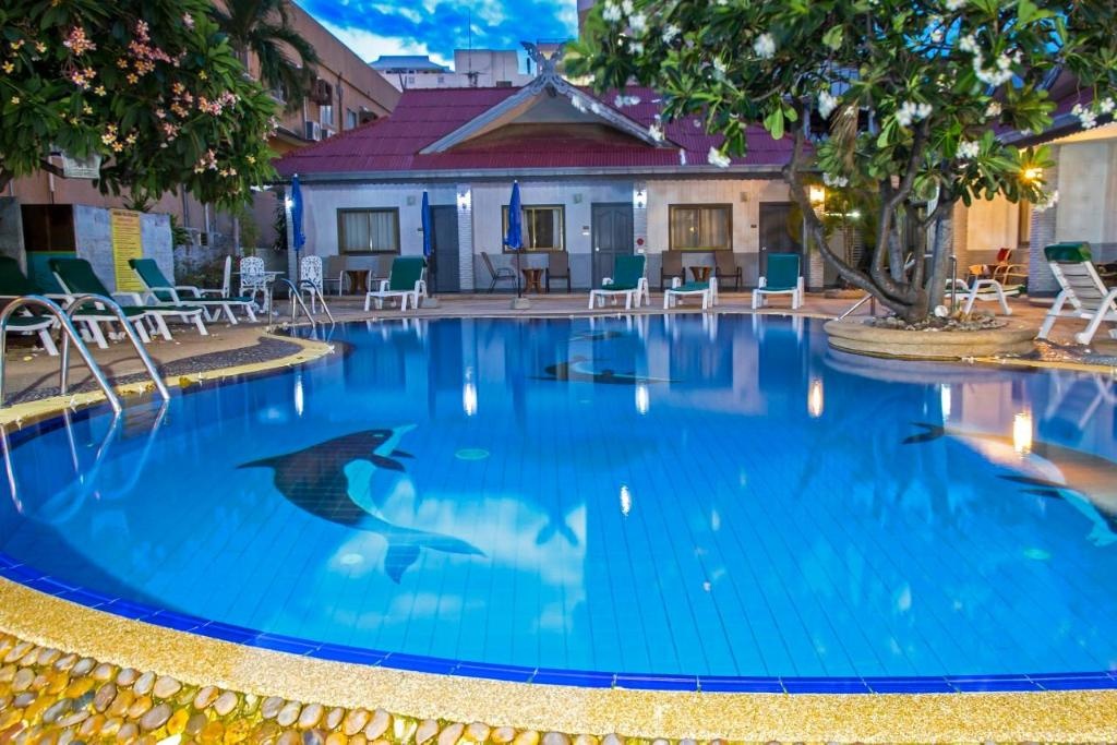 S Lodge PattayafacilitiesSwimming Pool14