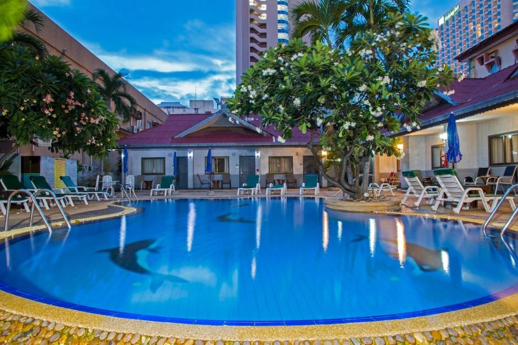 S Lodge PattayafacilitiesSwimming Pool2