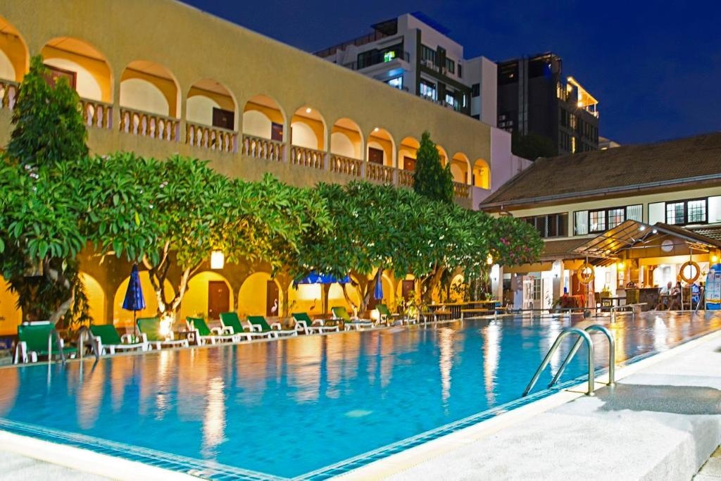 S Lodge PattayafacilitiesSwimming Pool7