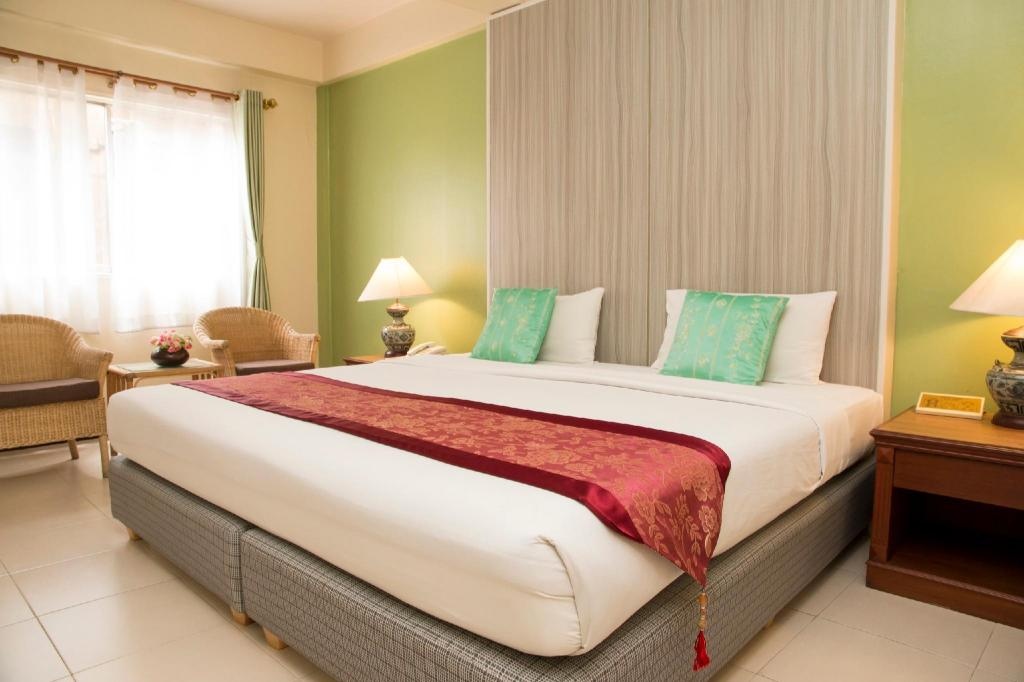 S Lodge PattayaroomsDeluxe Double Or Twin Room Plan19
