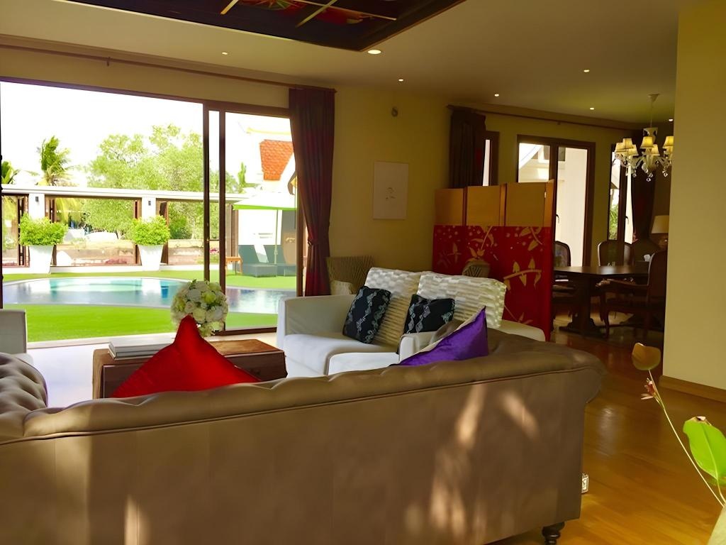 We Pool VillafacilitiesSeparate Living Room3