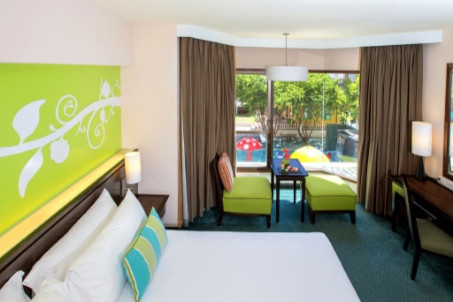 The Bayview Hotel PattayaroomsDeluxe Pool View King Bed Bed24