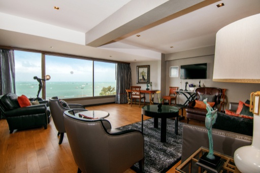 The Bayview Hotel PattayaroomsDeluxe Suite View13