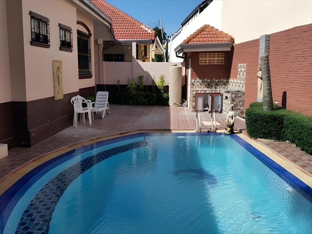 Champion House Pool VillafacilitiesSwimming Pool3