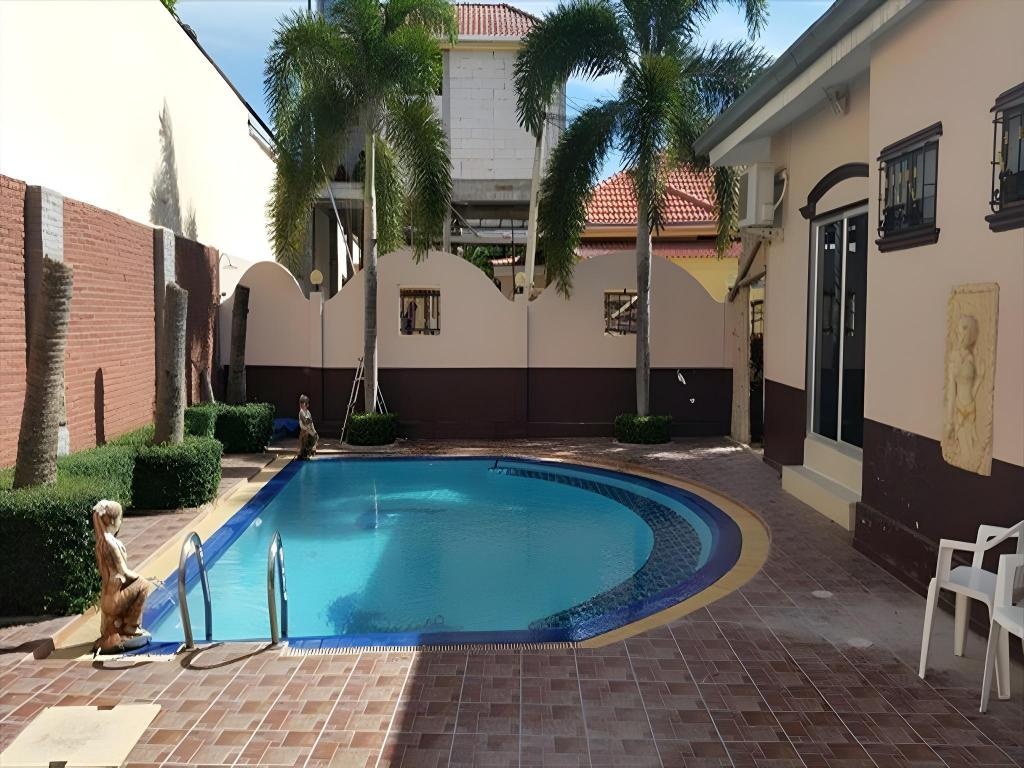 Champion House Pool VillafacilitiesSwimming Pool4