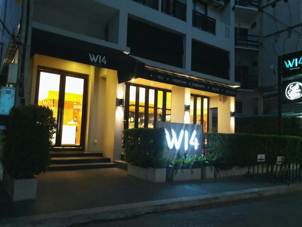 W 14 HotelpropertyviewsEntrance5