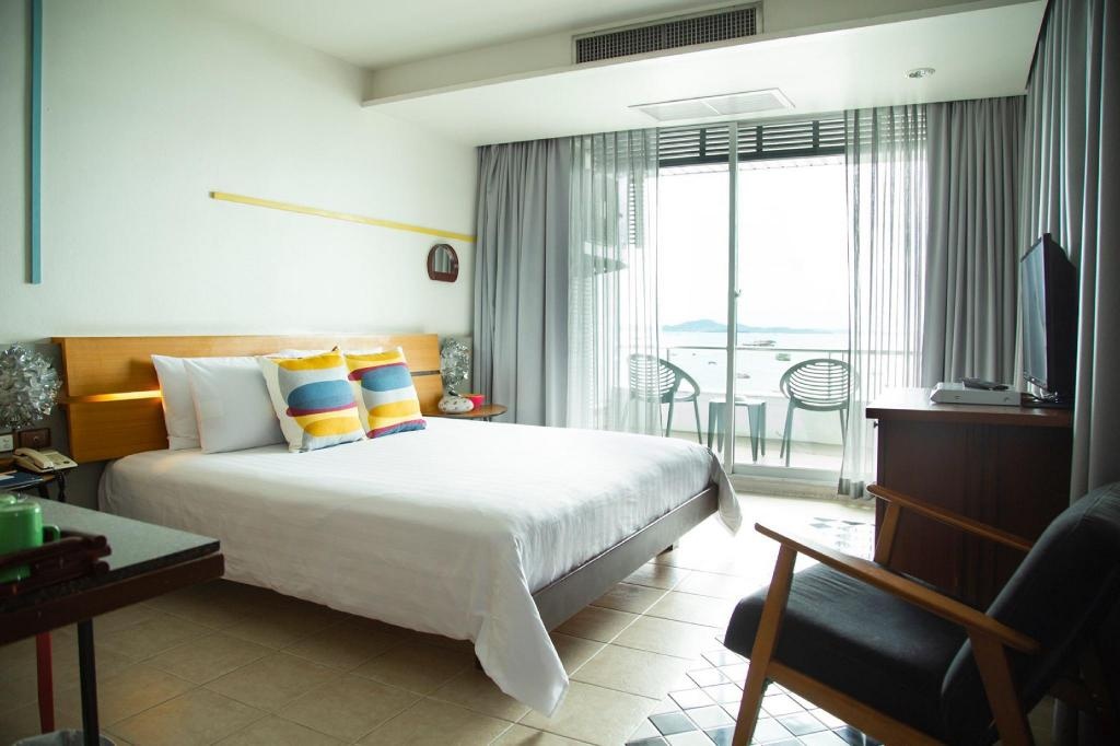Baboona Beachfront Living HotelroomsDeluxe Sea View With Breakfast Bed11