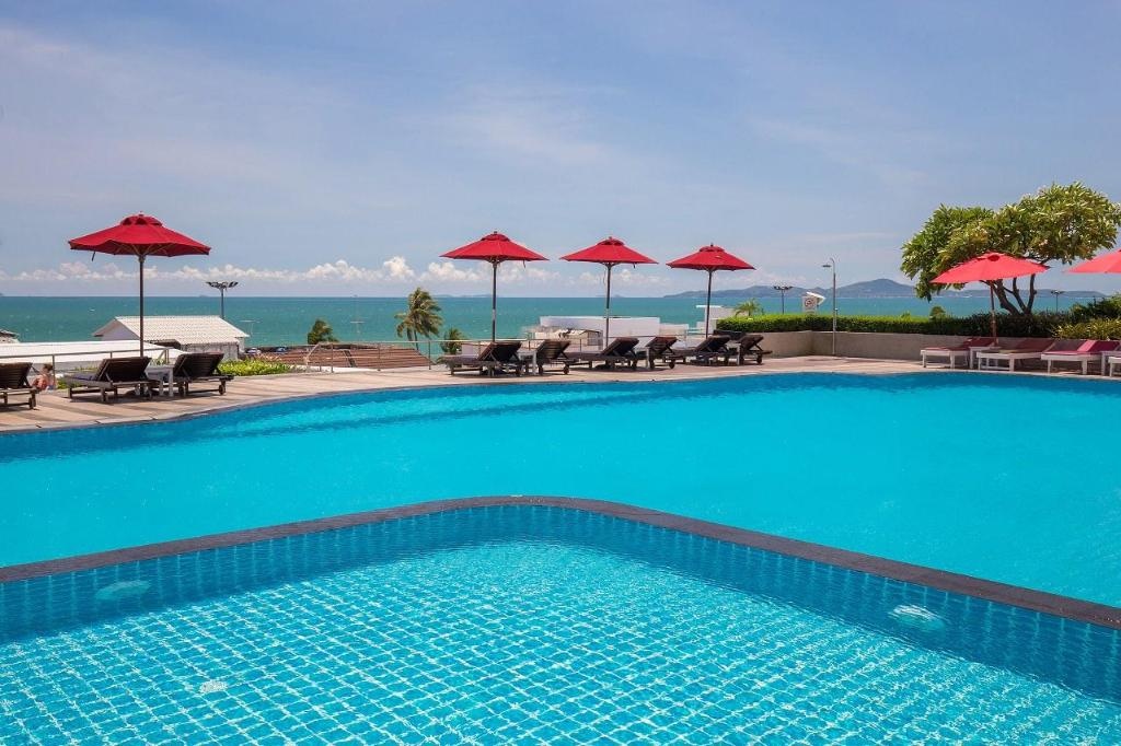 D Varee Jomtien Beach Pattaya Hotel  Facilities  Swimming Pool Outdoor 35