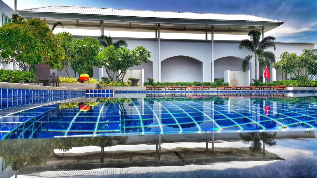 D Varee Jomtien Beach Pattaya Hotel  Facilities  Swimming Pool 34