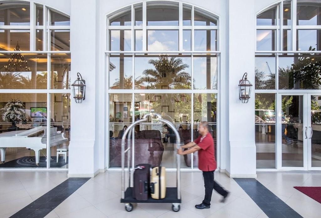 D Varee Jomtien Beach Pattaya Hotel  Property Views  Entrance 2
