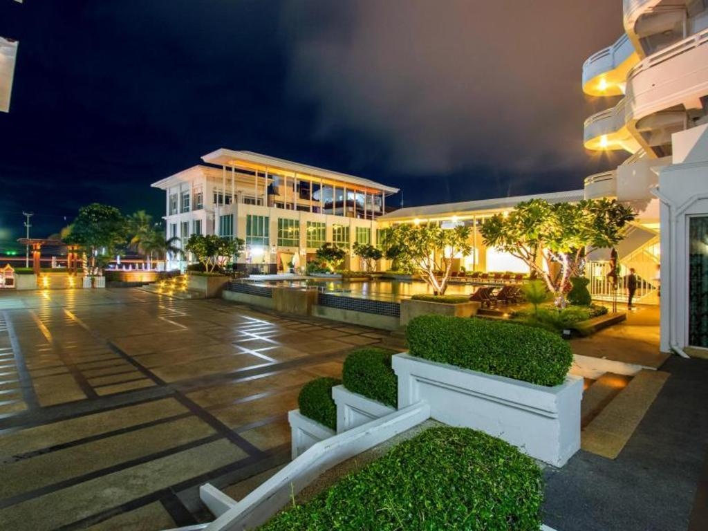 D Varee Jomtien Beach Pattaya Hotel  Property Views  Exterior View 4