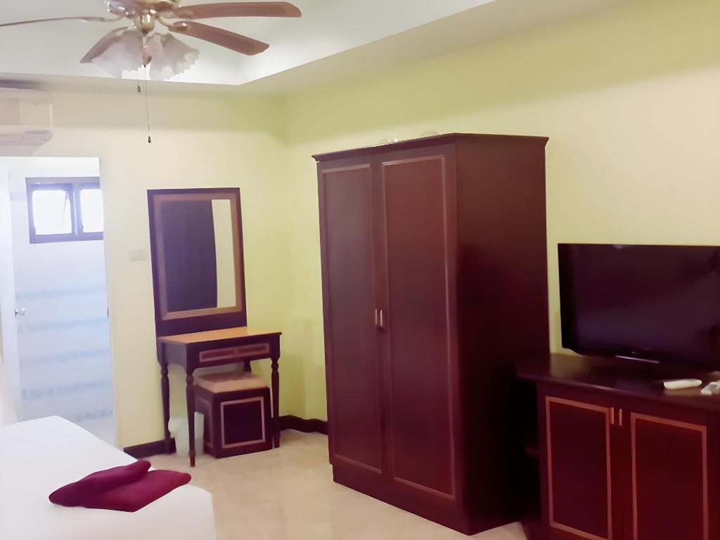 Parinyas ApartmentroomsEconomical Deluxe4