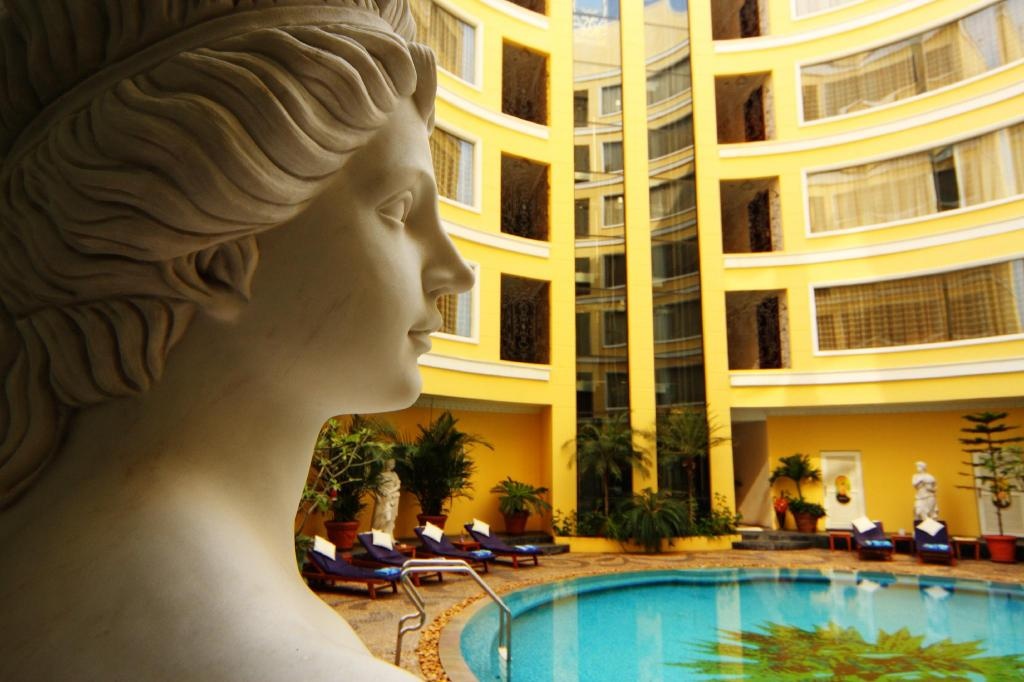 Four Seasons Place HotelfacilitiesSwimming Pool5