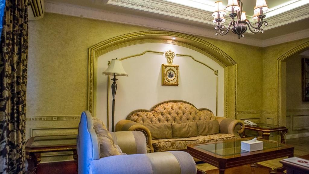 Four Seasons Place HotelroomsFamily Suite 1 Double Room And 1 Twin Beds Room View22