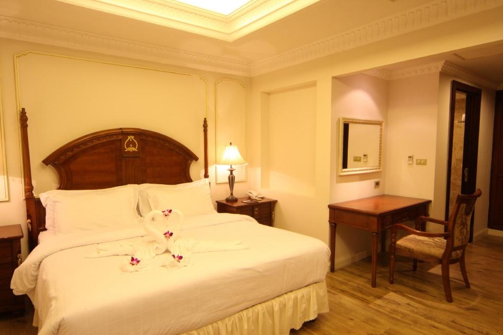 Four Seasons Place HotelroomsGrande Suite Room Plan5