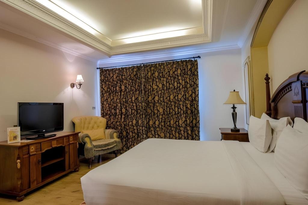 Four Seasons Place Hotelroomsrooms Image 33
