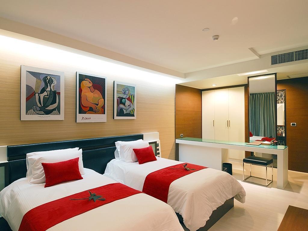 The Zign Hotelrooms2 Bedroom Royal Oceanfront Suite Bed13