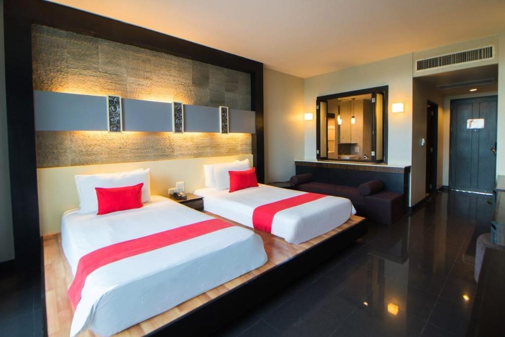 The Zign HotelroomsStandard Twin Room With Balcony Bedroom15