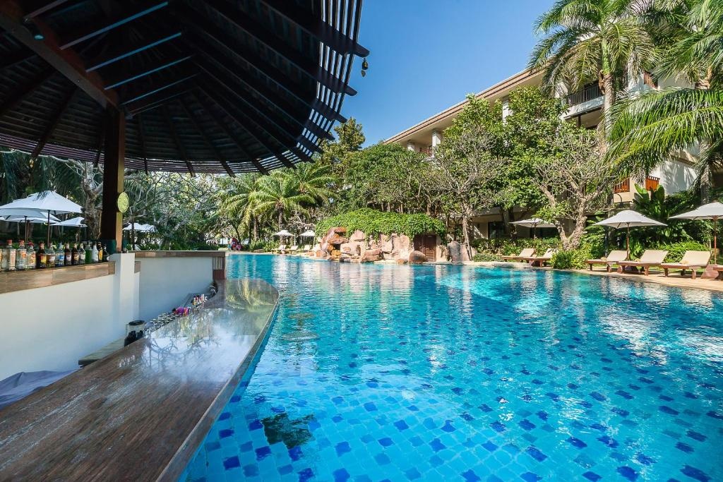 Ravindra Beach Resort And SpafacilitiesBarlounge15