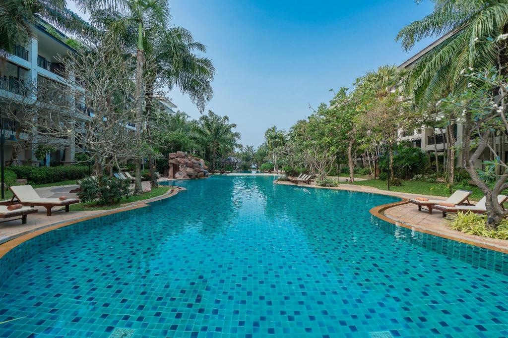 Ravindra Beach Resort And SpafacilitiesSwimming Pool17