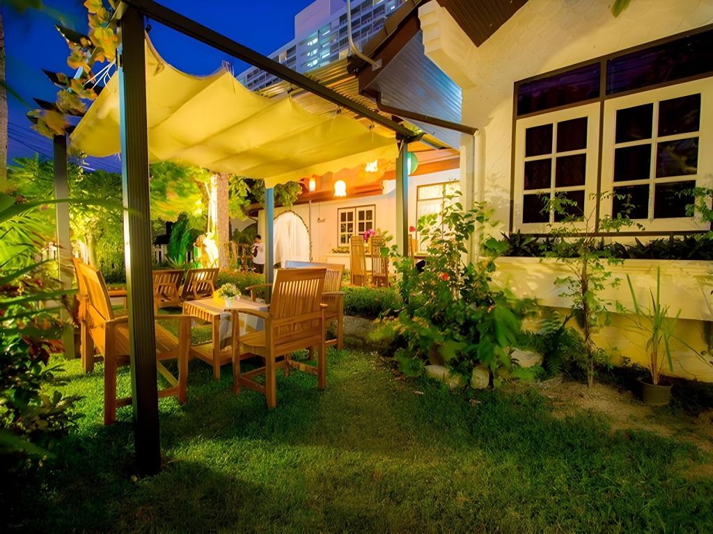 Oasis Pool VillapropertyviewsExterior View13