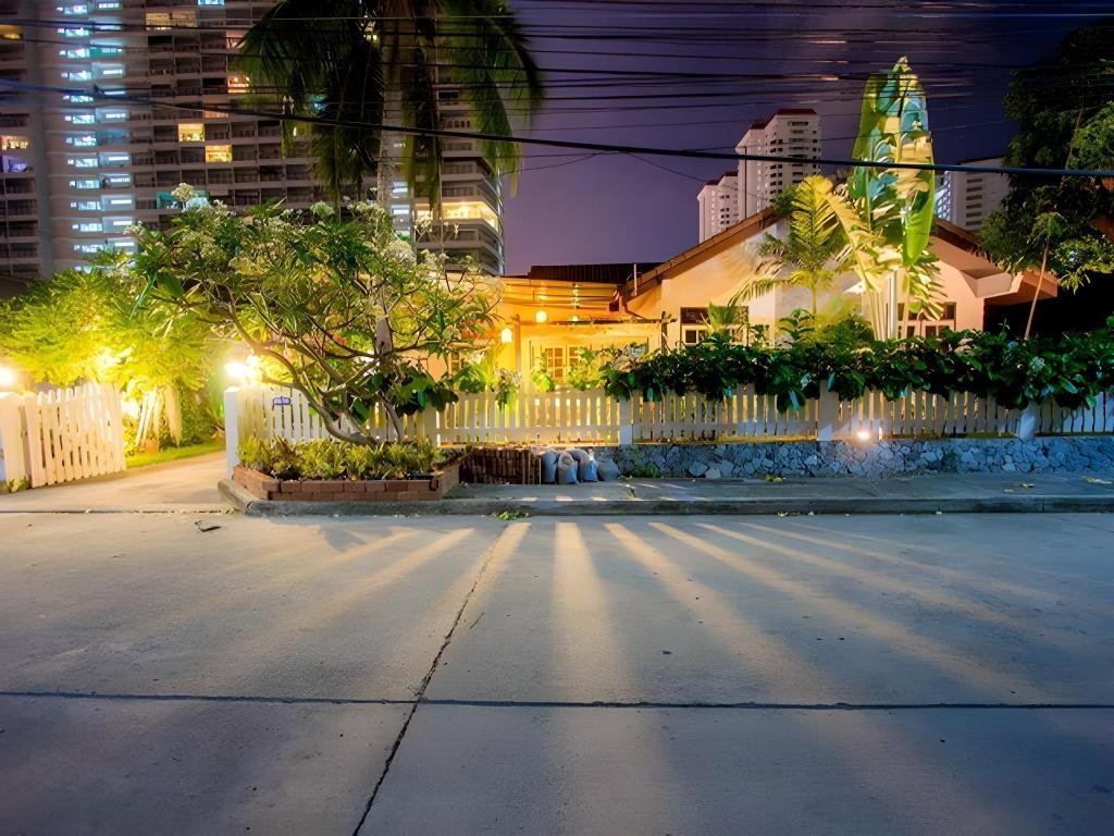 Oasis Pool VillapropertyviewsExterior View4
